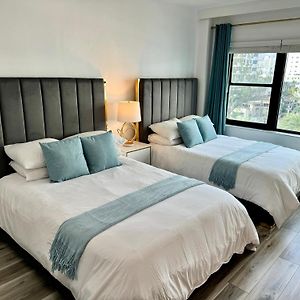 Directly On The Beach With Pool & Parking